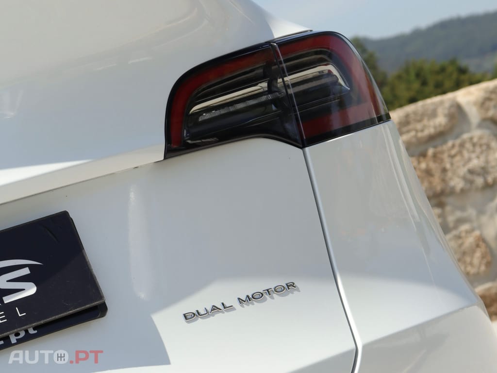 Tesla Model Y Long Range Dual Motor AWD