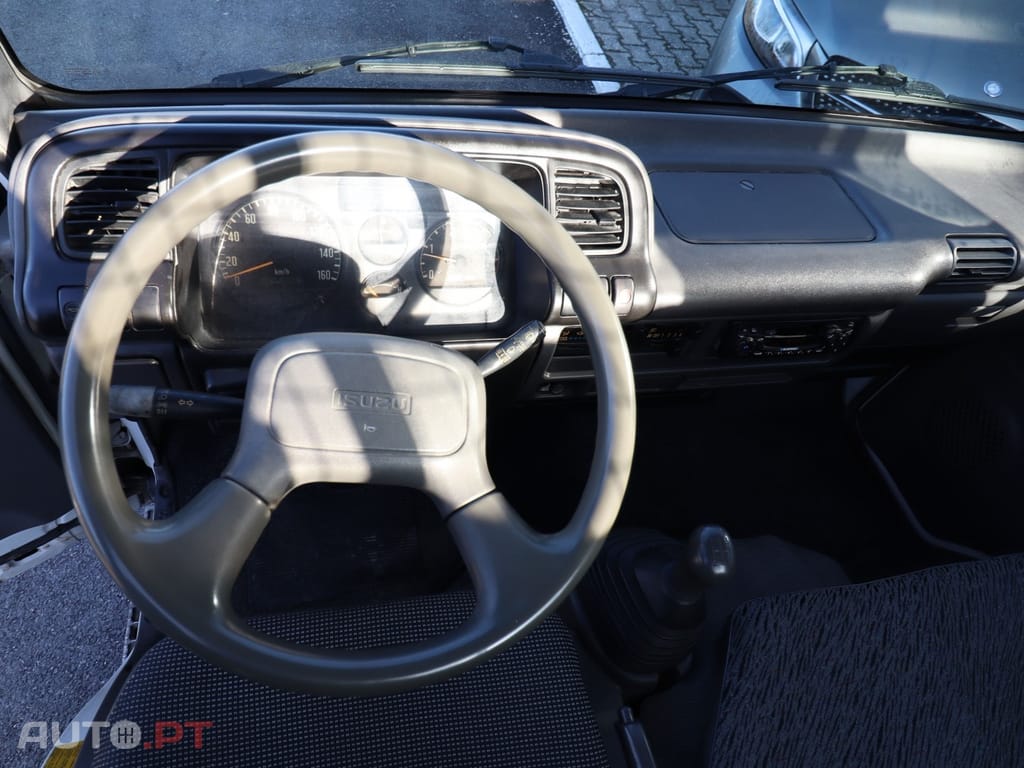 Isuzu Série N NKR 55 LL 5D