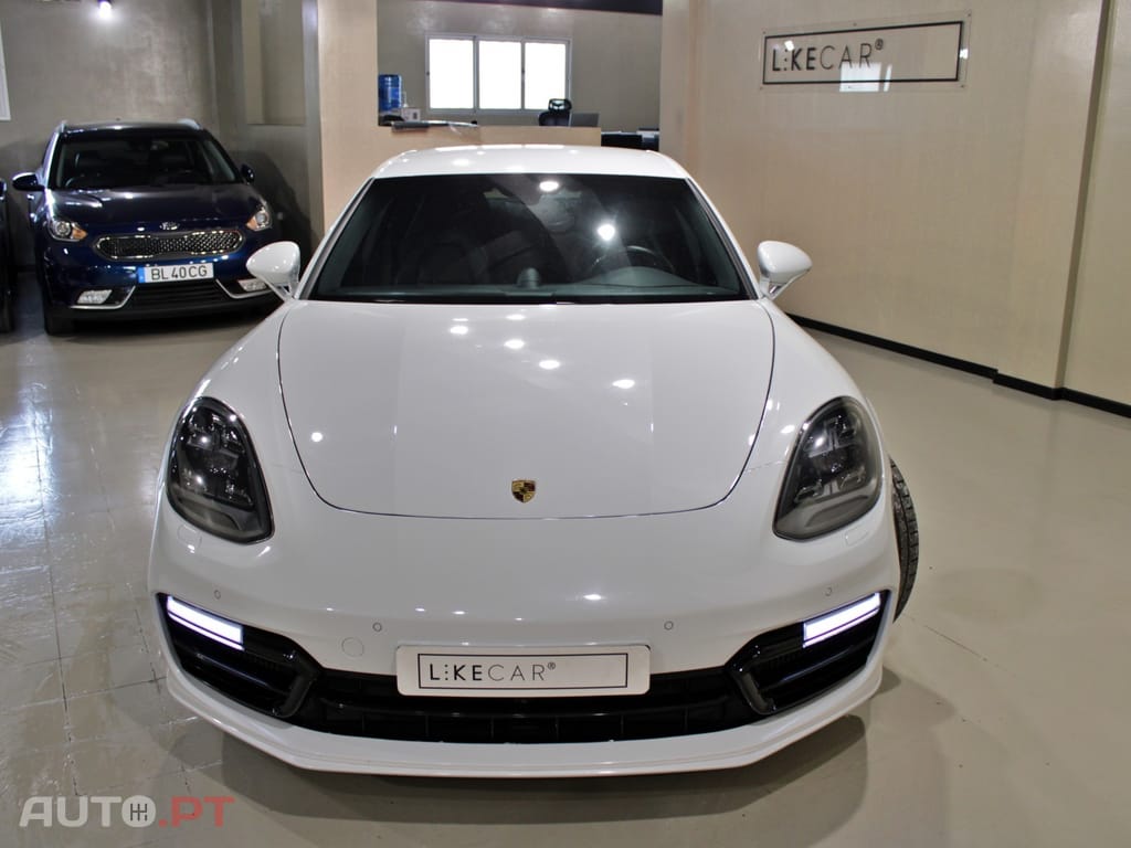 Porsche Panamera 4 E-Hybrid