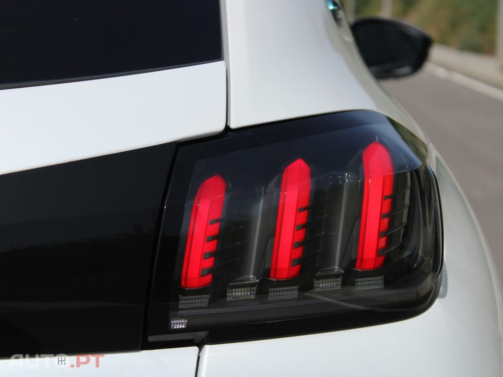 Peugeot E-208 50 kWh GT Pack