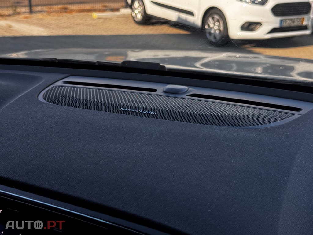 Volvo XC40 1.5 T2 Plus Dark Auto
