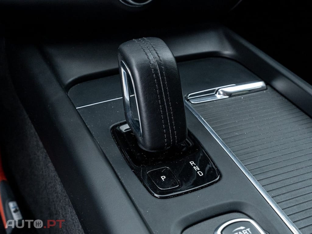 Volvo V60 2.0 B3 Momentum Advantage