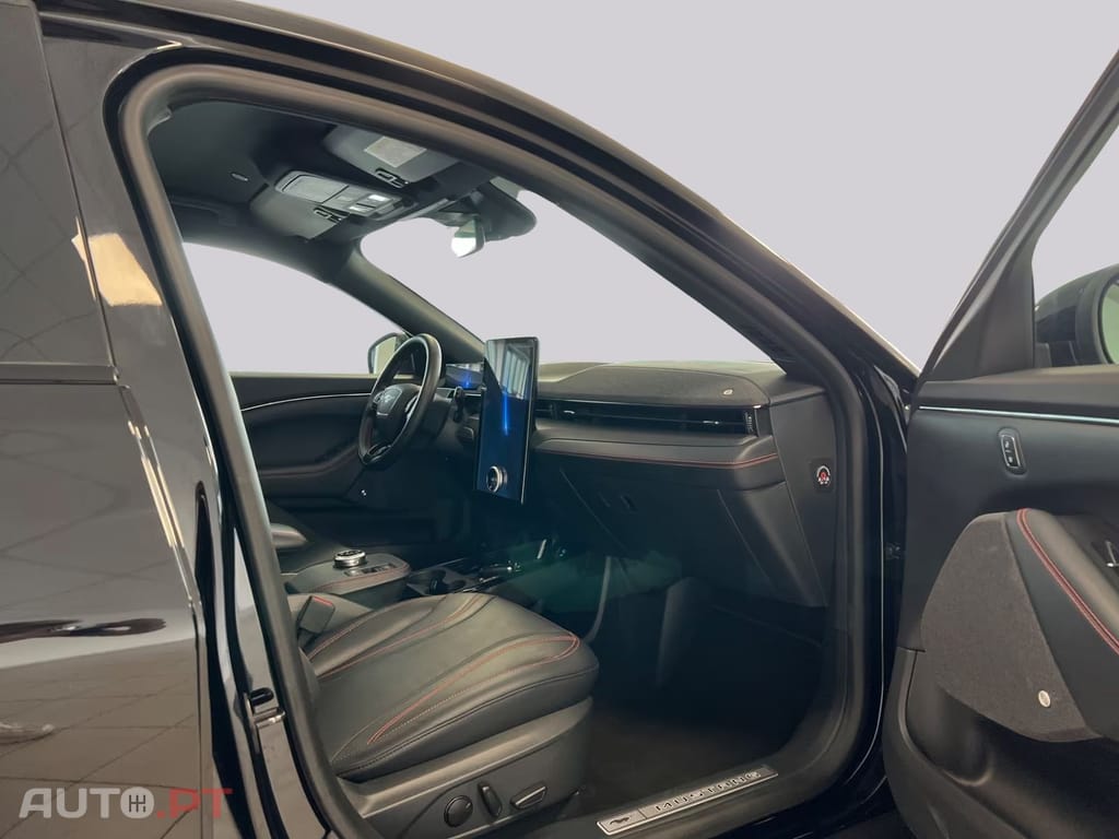 Ford Mustang Mach-E Premium AWD Standard Range I.V.A DEDUTÍVEL