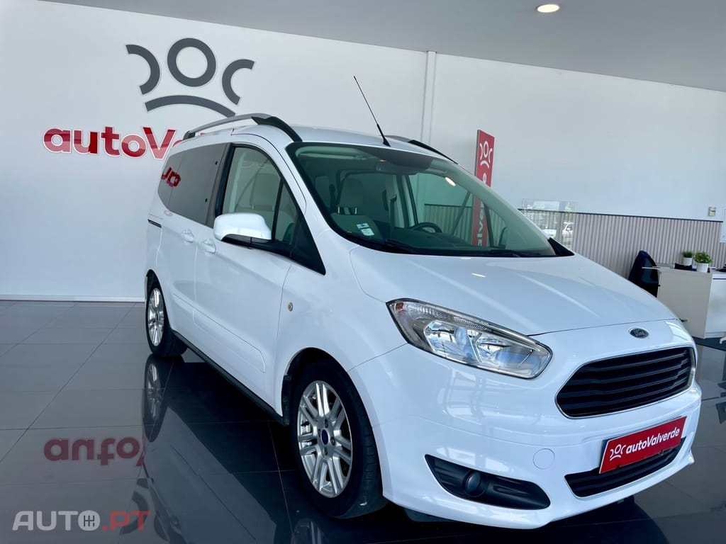 Ford Courier EcoBoost Titanium