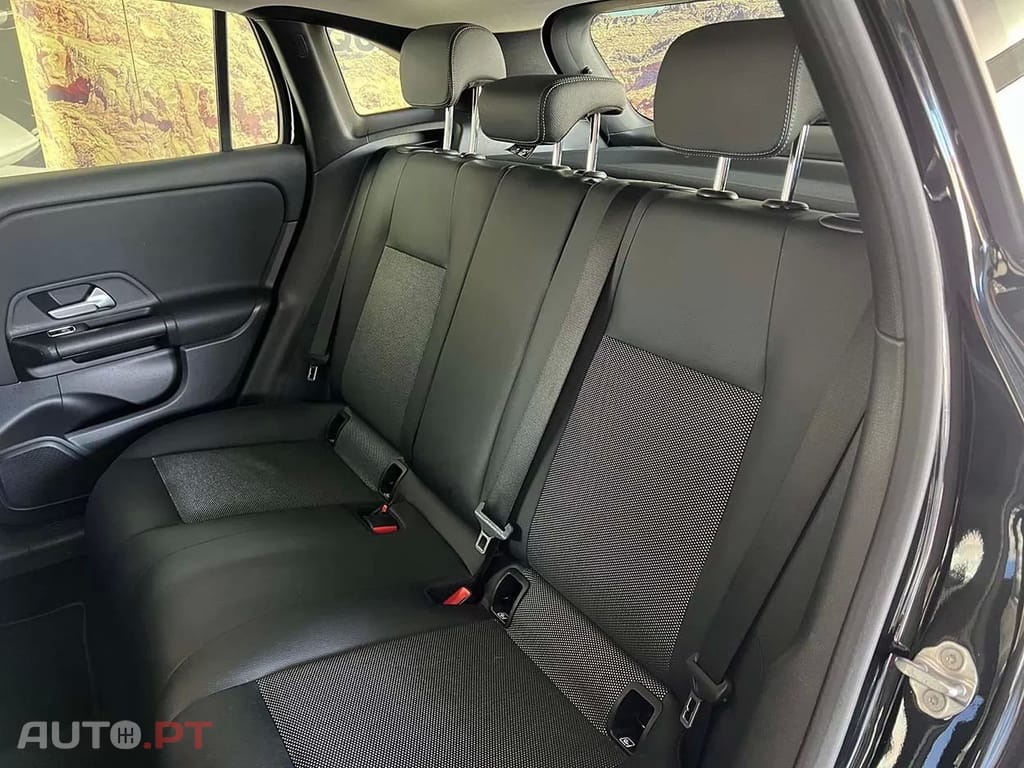 Mercedes-Benz GLA 180 7G-DCT Progressive