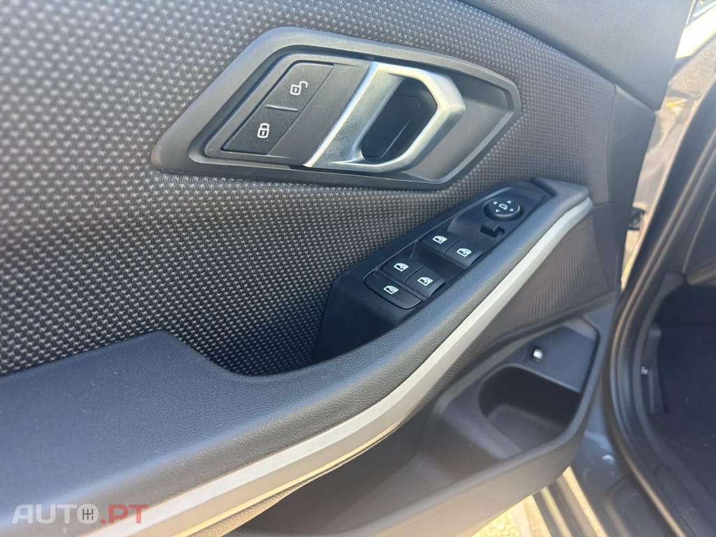 BMW 330 e Touring Corporate Edition Auto