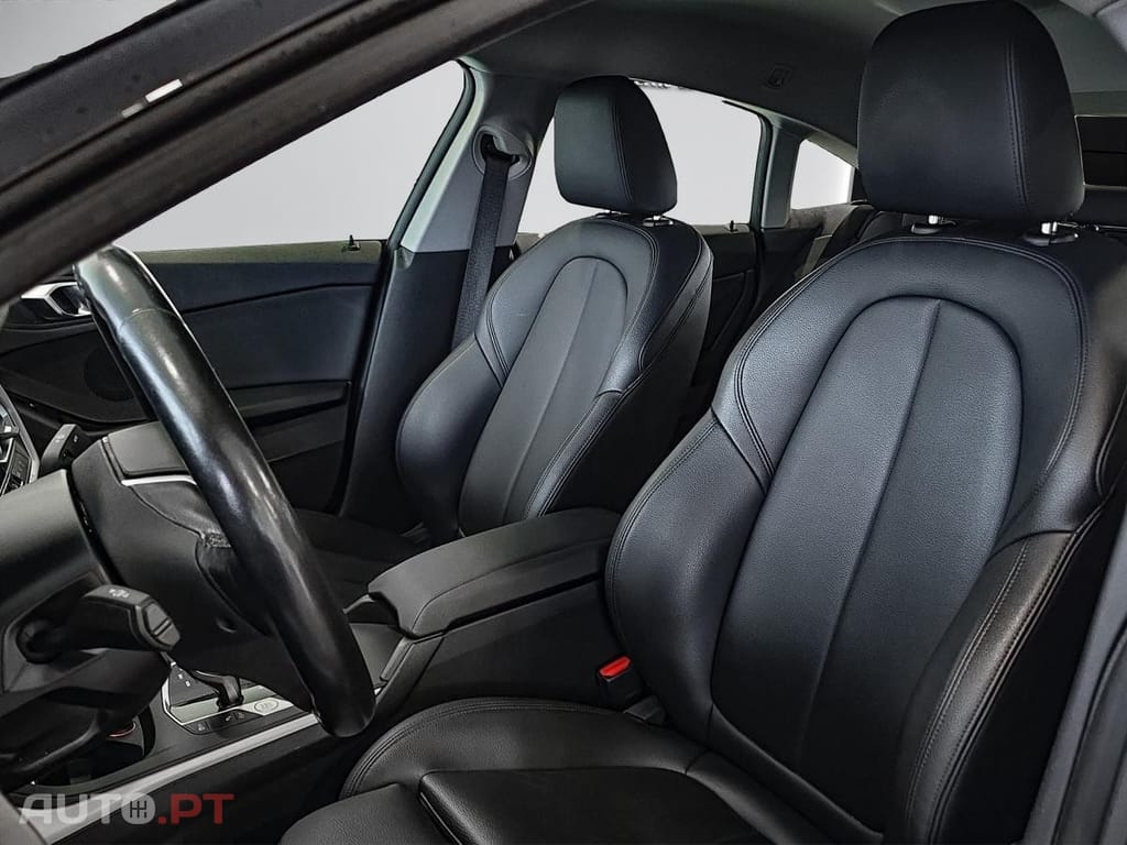 BMW 216 d Line Sport — fotografia 13