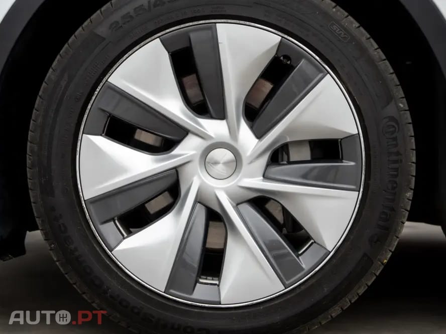 Tesla Model Y Long Range Dual Motor AWD