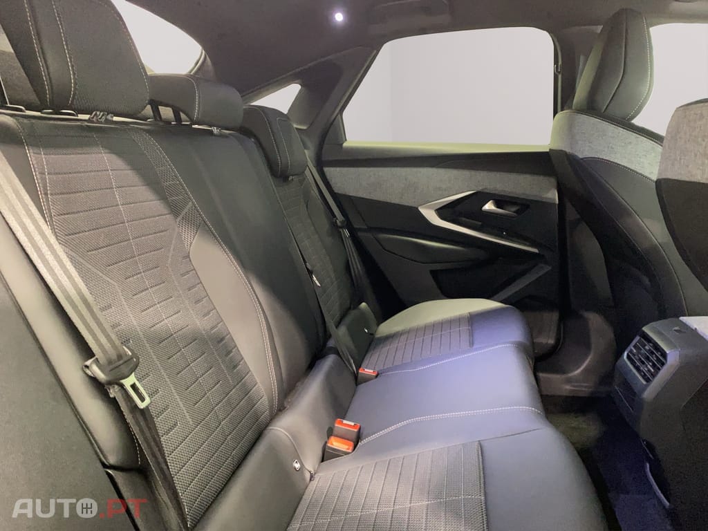 Peugeot 3008 1.2 Hybrid Allure e-DCS6