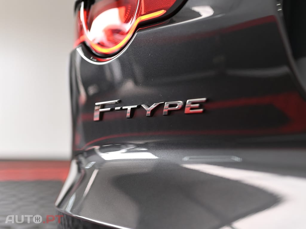 Jaguar F-Type 2.0 i4 Chequered Flag