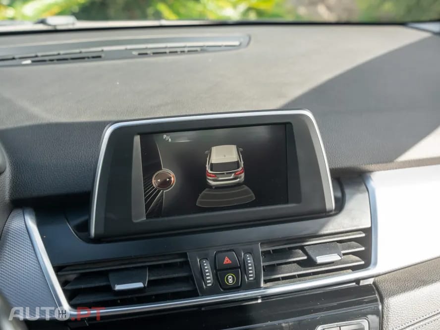 BMW 218 d Pack M Auto — fotografia 13