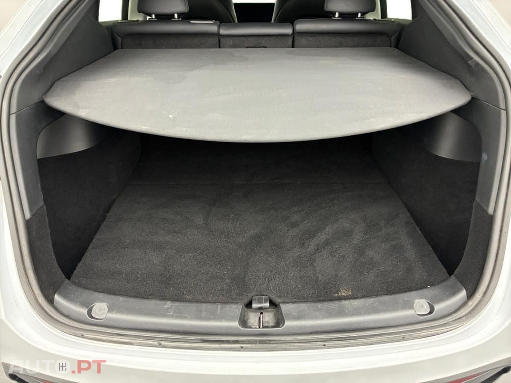 Tesla Model Y Standard RWD