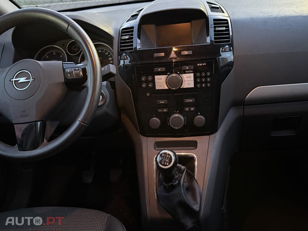 Opel Zafira 1.7 CDTi EcoFLEX — fotografia 8