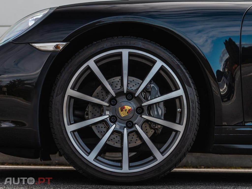 Porsche 911 Carrera 4 Cabriolet PDK Black Edition