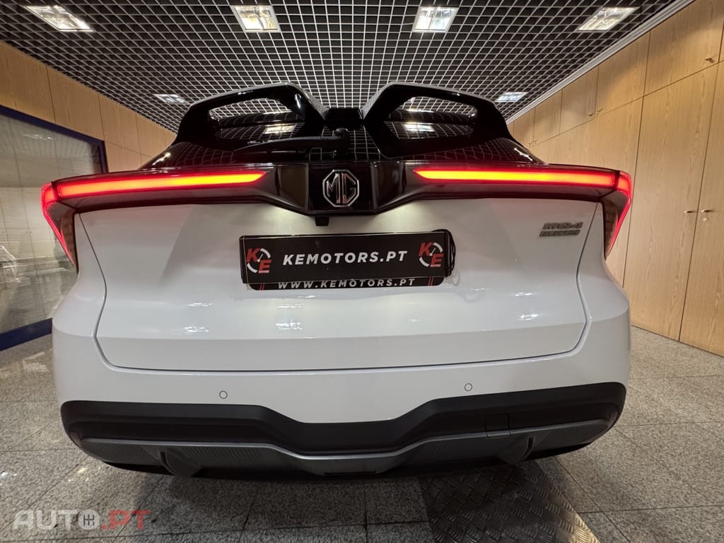 MG MG4 64 kWh Luxury