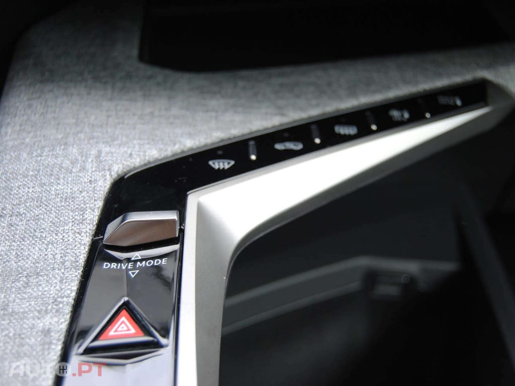 Peugeot 3008 1.2 Hybrid Allure e-DCS6