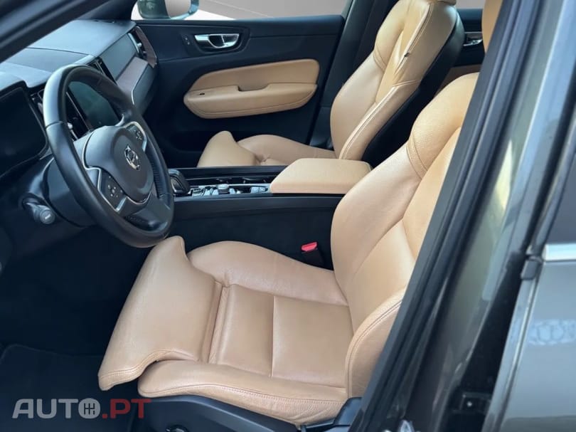Volvo XC60 2.0 T8 PHEV Momentum AWD