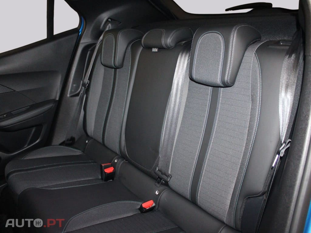 Peugeot E-2008 ALLURE PACK 