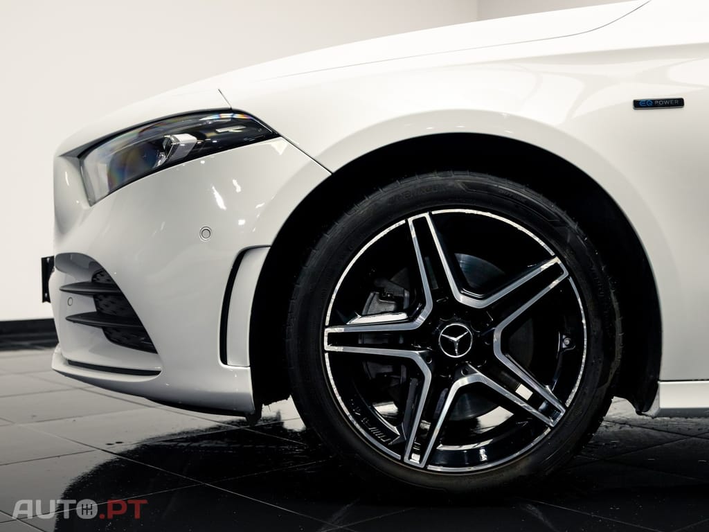 Mercedes-Benz A 250 e AMG Line