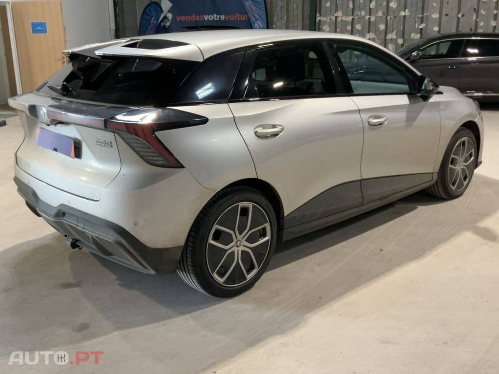 MG MG4 64 kWh Luxury