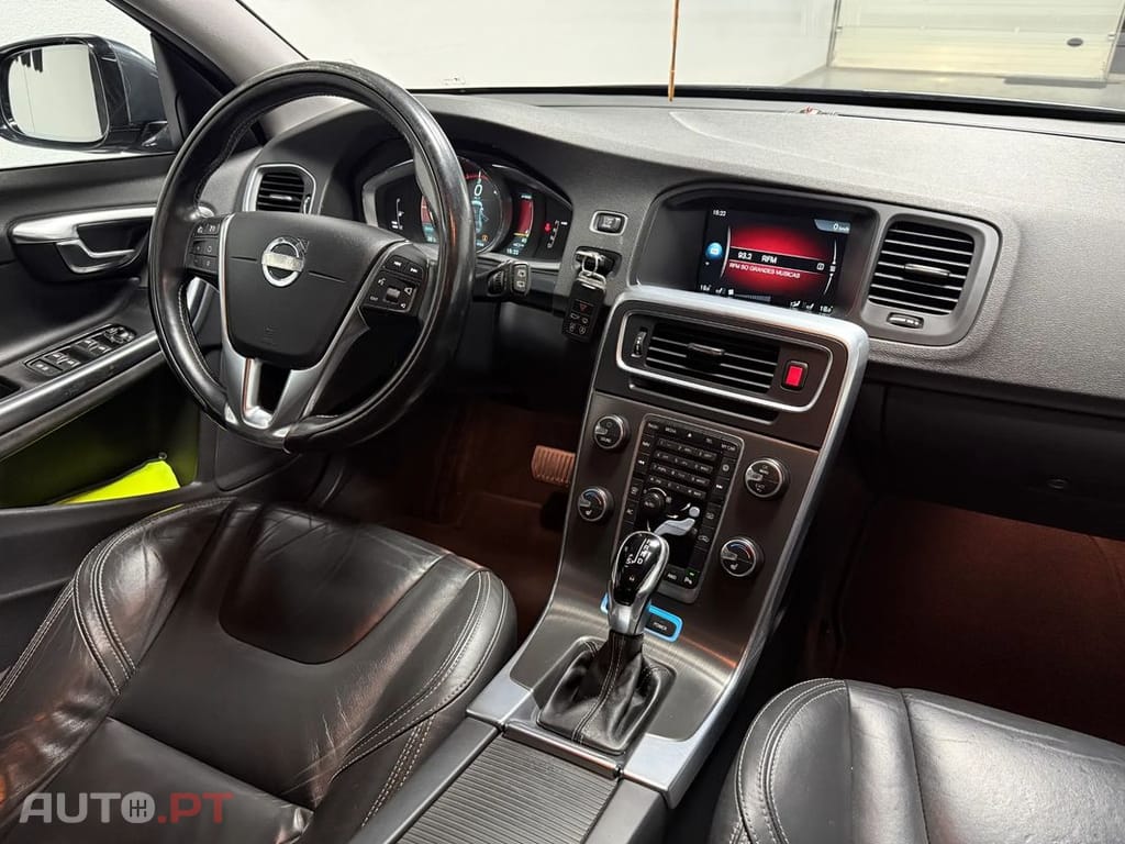 Volvo V60 D6 Plug-In-Hybrid AWD Geartronic Summum