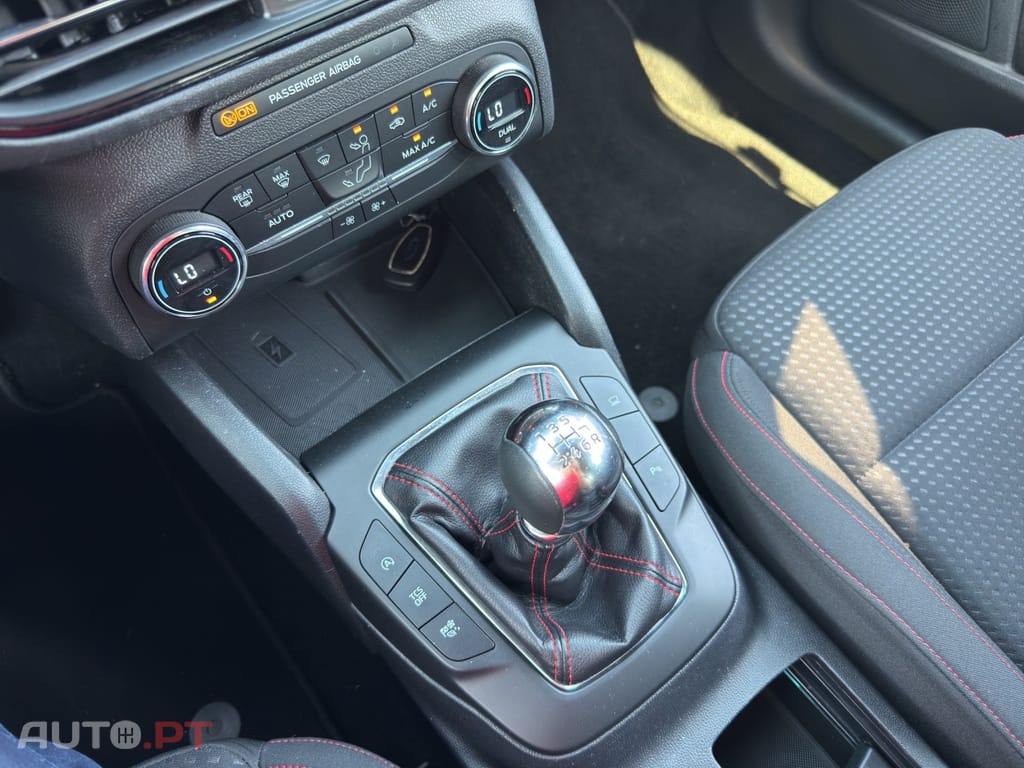 Ford Focus 1.0 EcoBoost Hybrid ST-LINE
