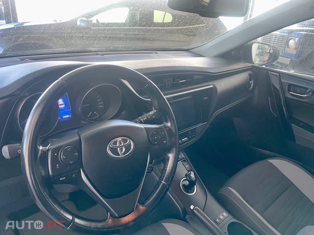 Toyota Auris 1.8 HSD Comfort +P.Sport+Navi