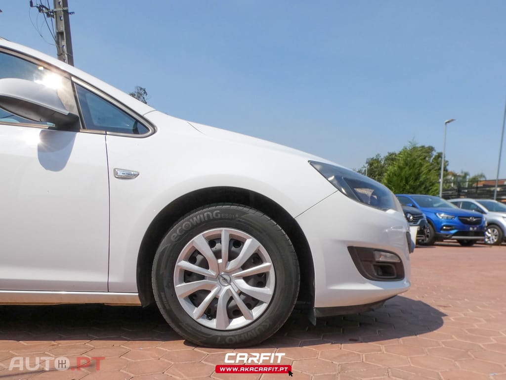 Opel Astra Outro