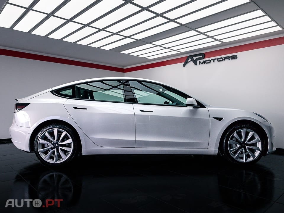 Tesla Model 3 Standard Range Plus RWD