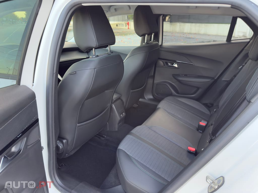 Peugeot 2008 PureTech 130 EAT8 Allure