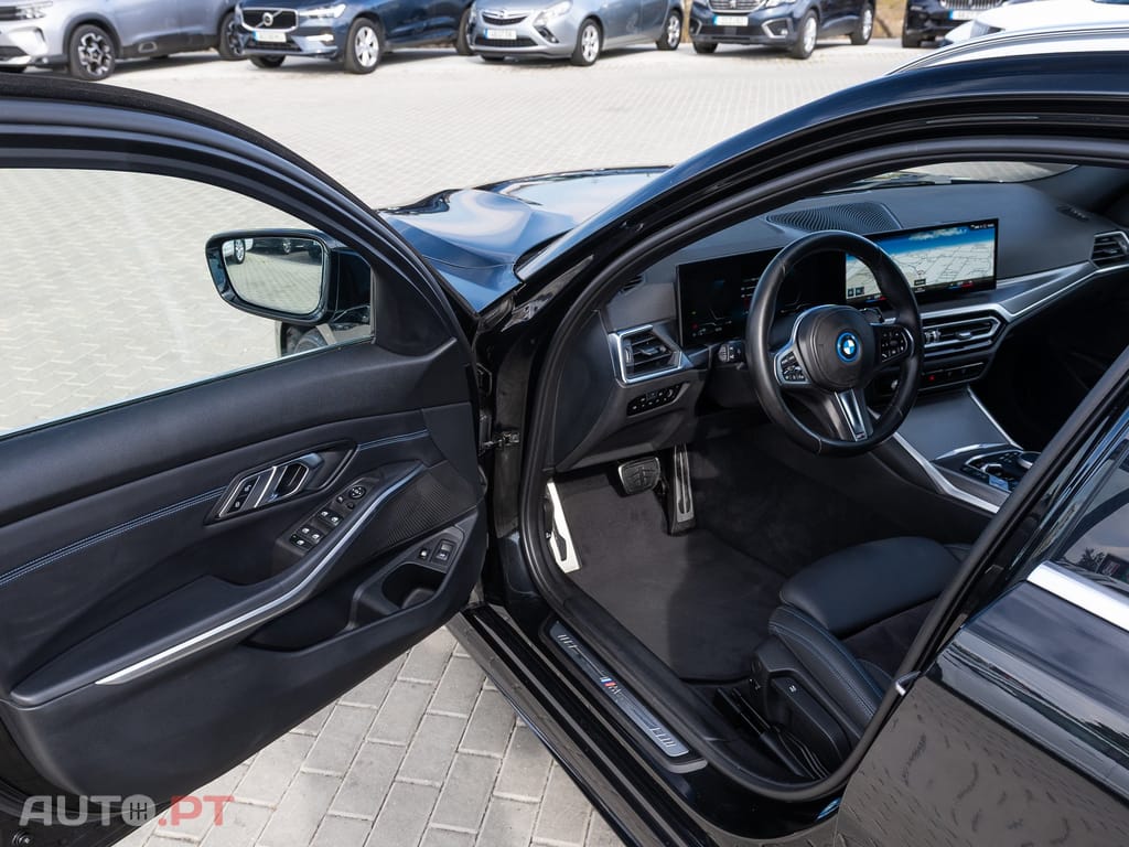 BMW 320 e Pack Desportivo M Auto — fotografia 14