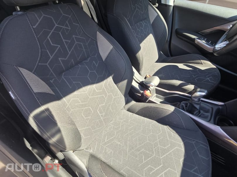 Peugeot 2008 1.2 PureTech Style