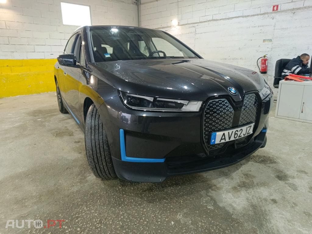 BMW iX xDrive 40
