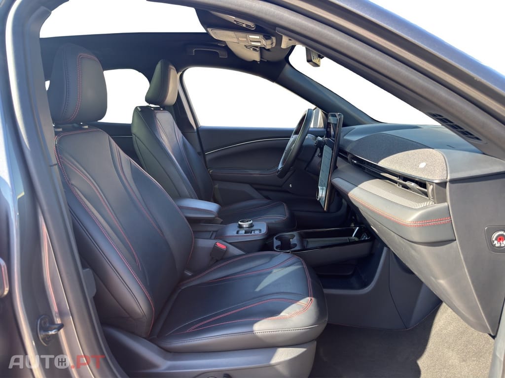 Ford Mustang Mach-E AWD PREMIUM
