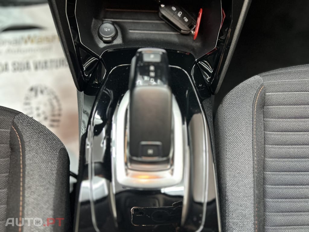 Peugeot 2008 1.2 PureTech Active EAT8