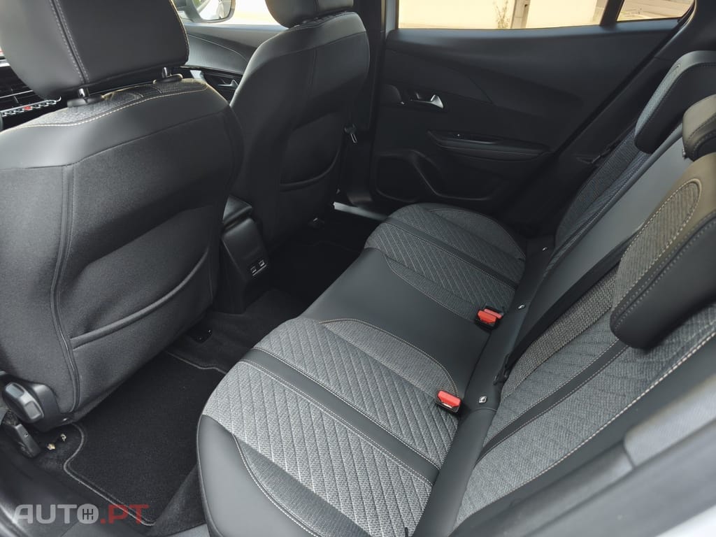 Peugeot 2008 TURBO 100 Allure