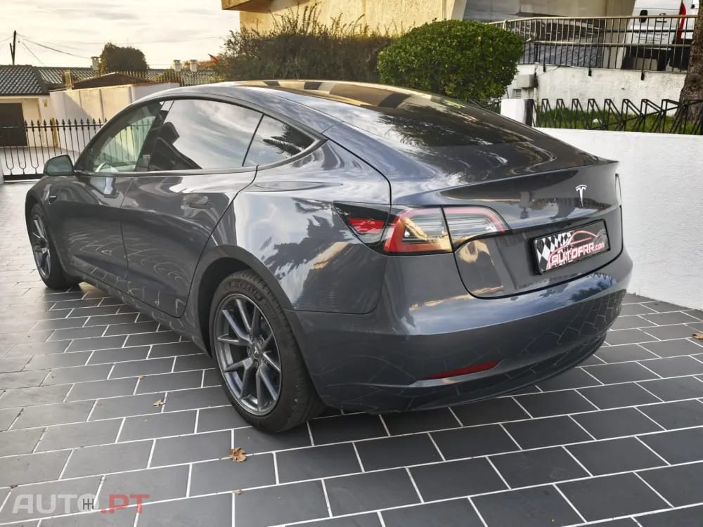 Tesla Model 3 Standard Range Plus RWD