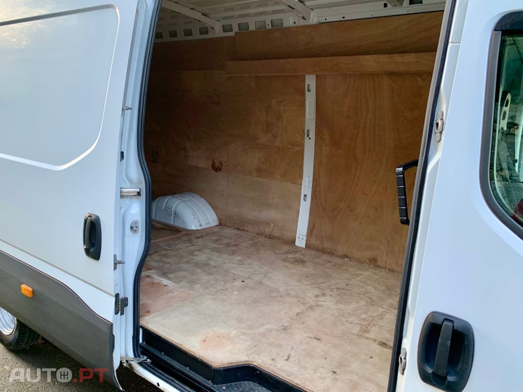 Iveco Daily 3.0 35S15V 4100 18m3