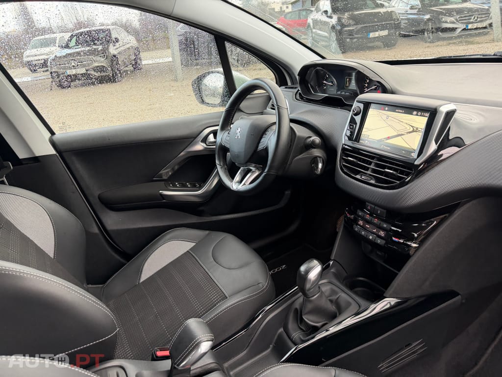 Peugeot 2008 1.2 PureTech Allure