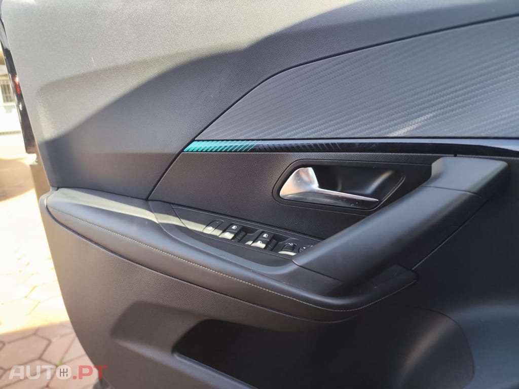 Peugeot 2008 1.2 PureTech Allure EAT8