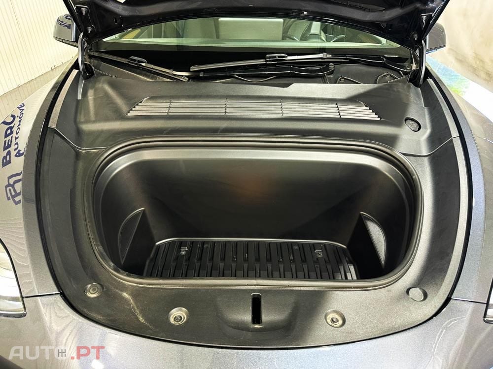 Tesla Model Y Long Range Dual Motor AWD