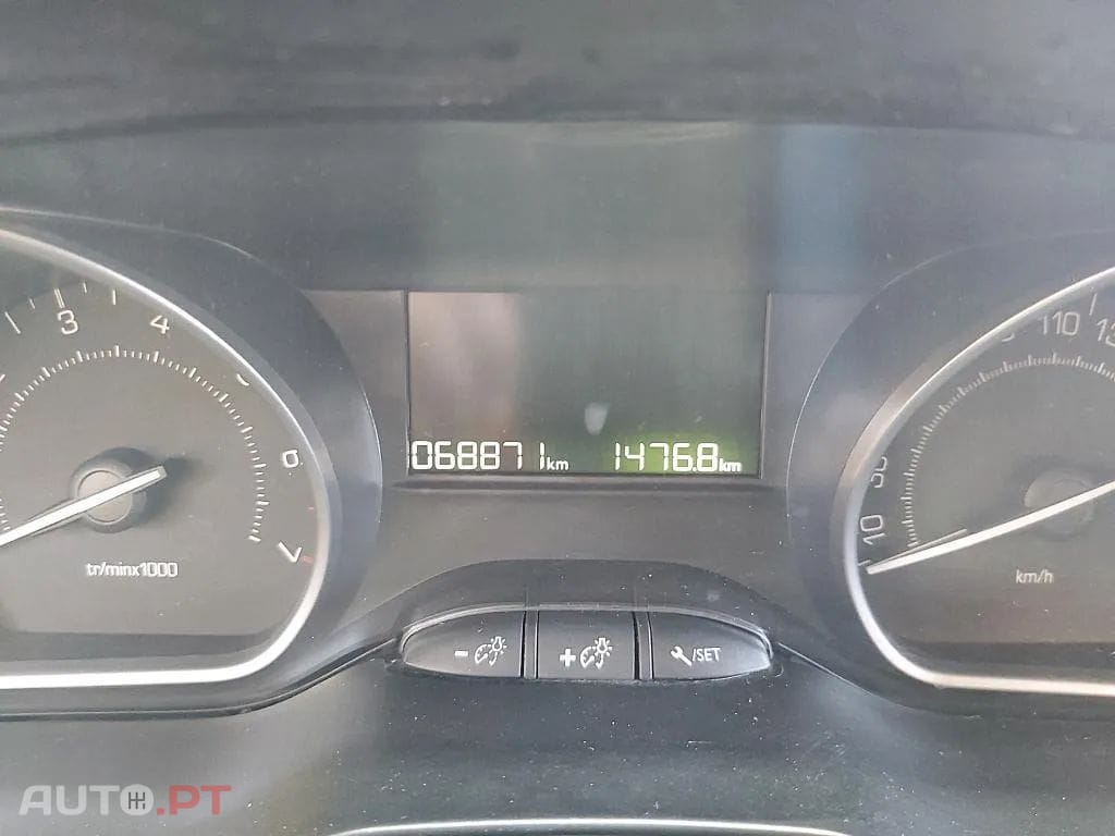 Peugeot 208 1.2 PureTech Signature