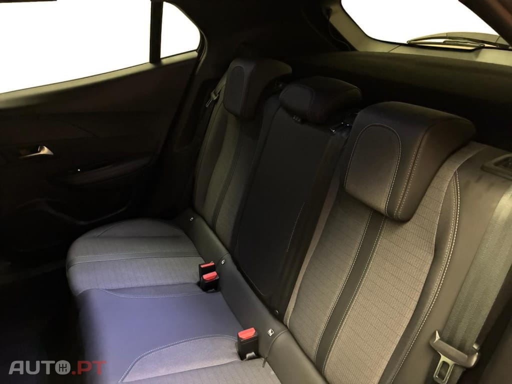 Peugeot 2008 1.2 PureTech Allure EAT8