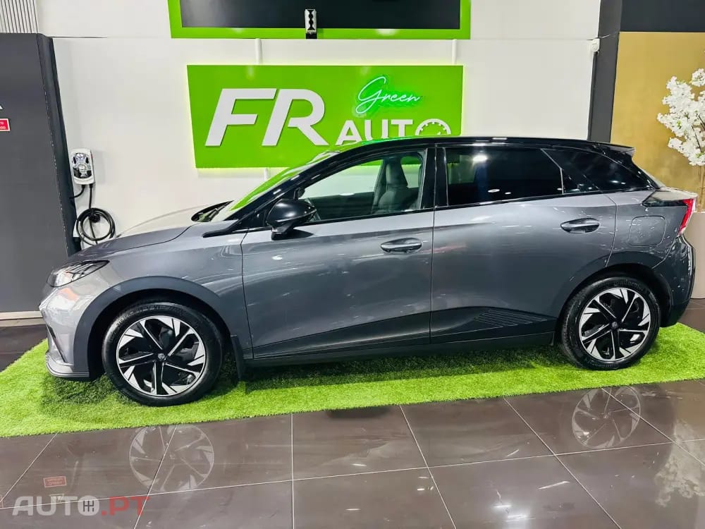 MG MG4 64 kWh Luxury