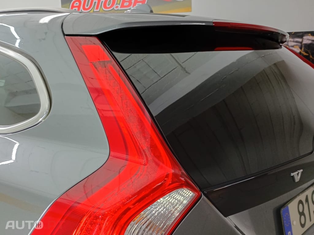 Volvo V60 2.0 D2 R-Design Momentum