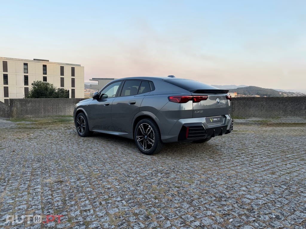 BMW iX2 eDrive20 Pack Desportivo M — fotografia 7