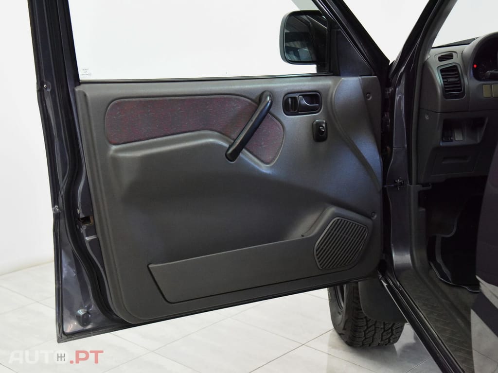 Nissan Terrano II 2.7TD AC