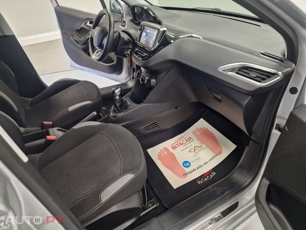 Peugeot 208 1.2 STYLE