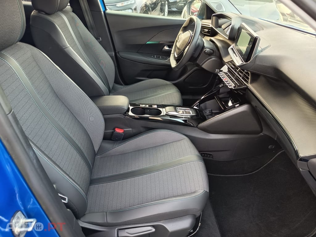 Peugeot E-2008 50 kWh Allure