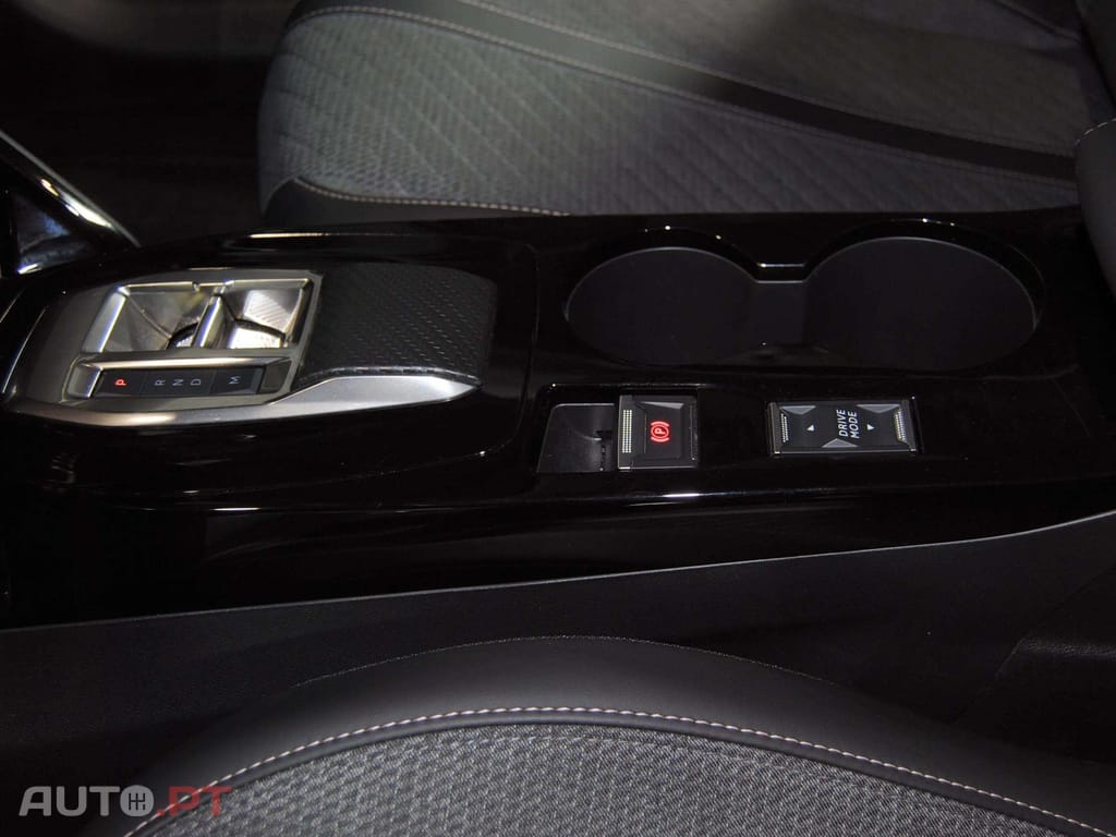 Peugeot 208 1.2 Hybrid Allure e-DCS6